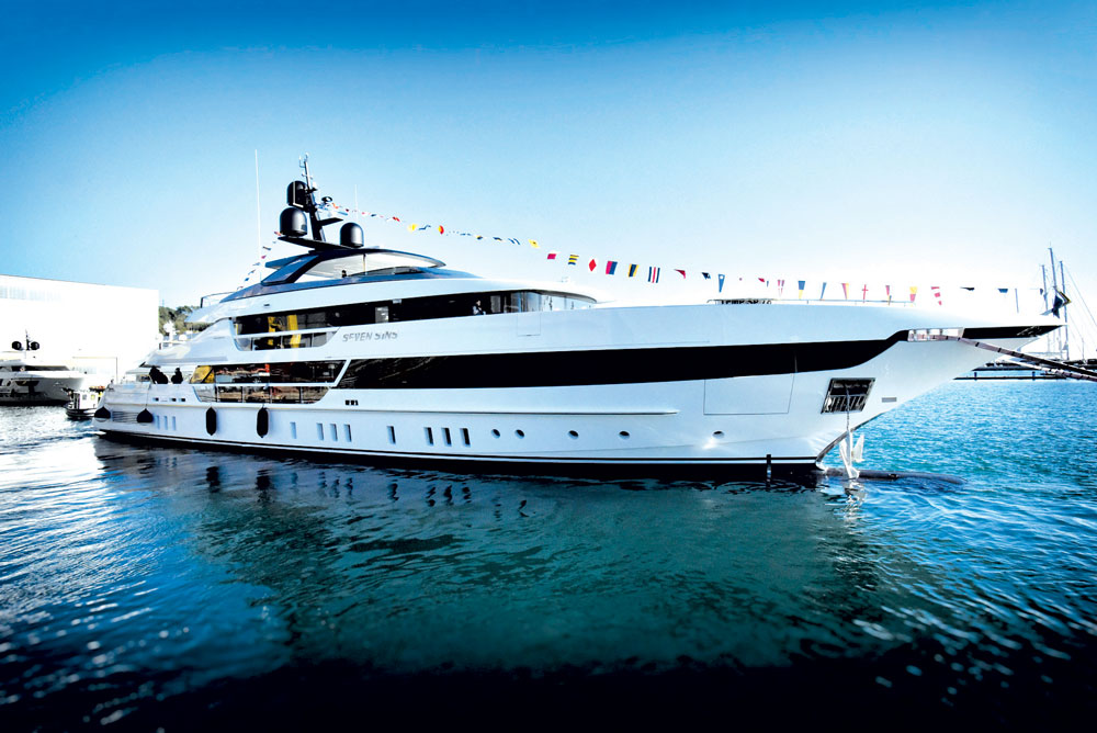 A Sanlorenzo 52 Steel
